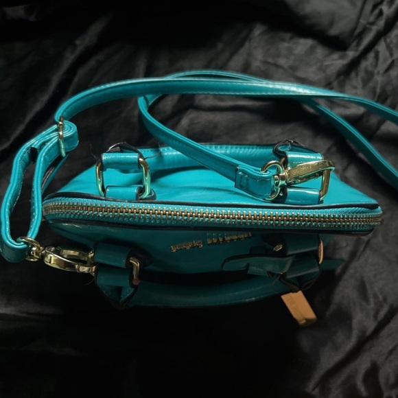 Turquoise Steve Madden mini bag with gold detail - Picture 2 of 2